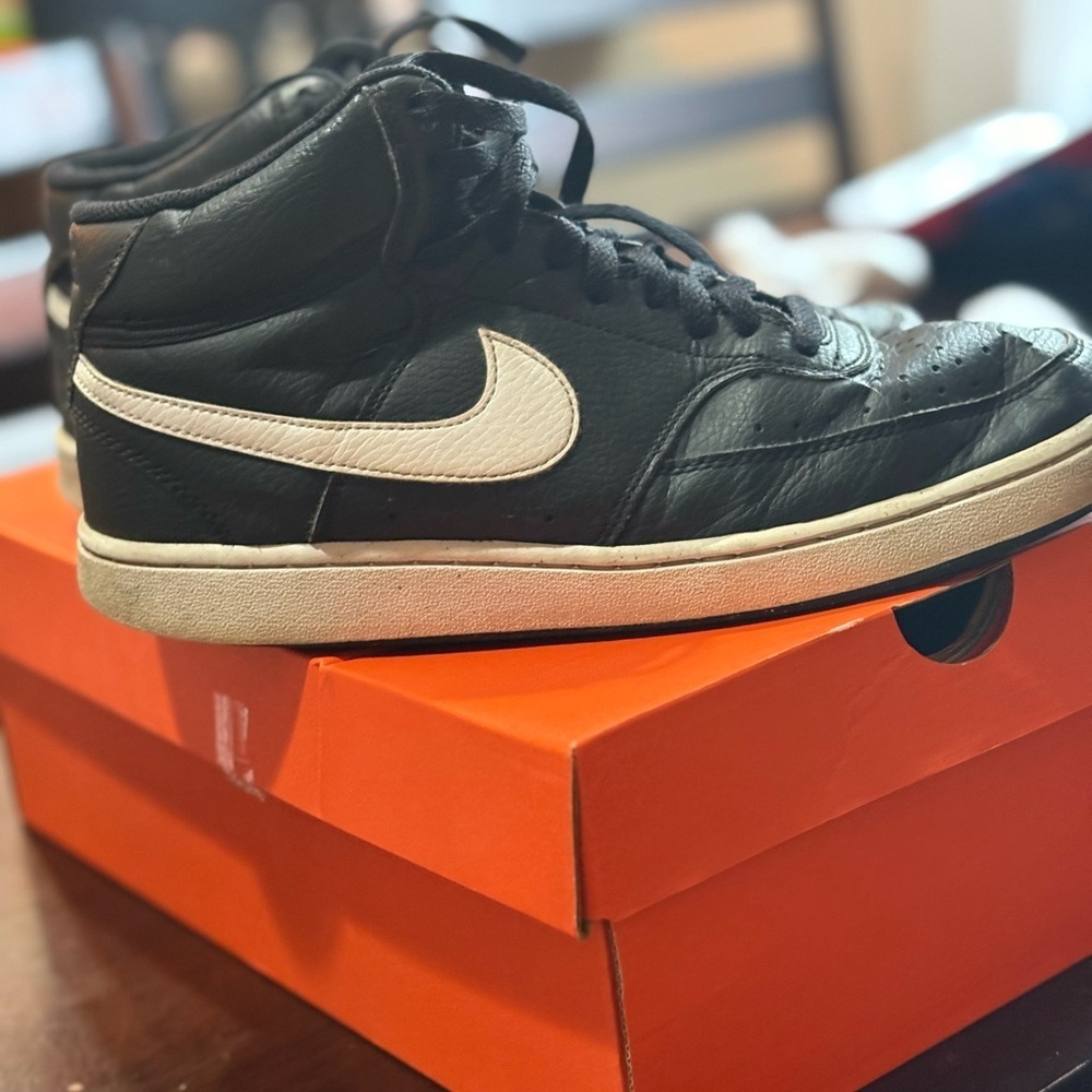 Nike Black and white High-Top Sneakers Air Vision court Men’s size 8